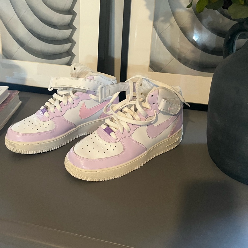 Nike Women's Athletic Shoes - White and Lavender